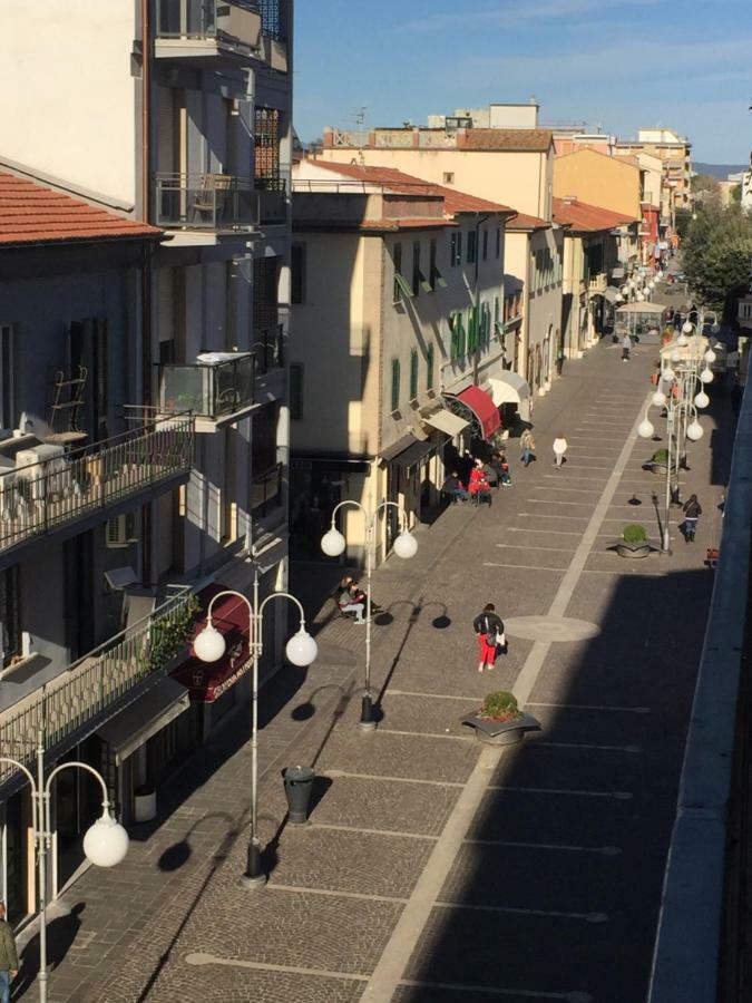 Via Roma 12 *